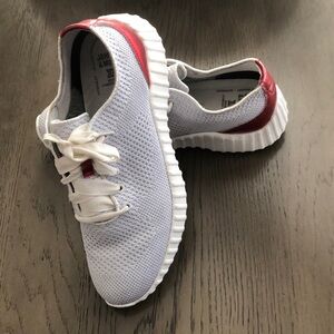 J&M Women’s mesh walking shoes